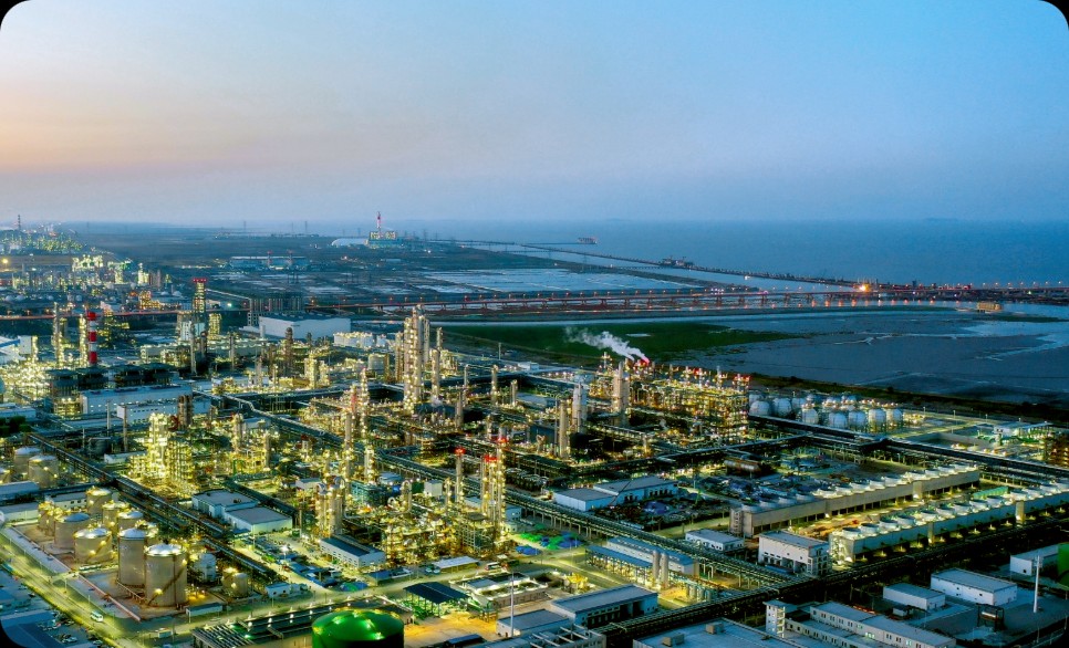 易世博技术“三位一体”AI巡检天团落地镇海炼化“巨无霸”罐区