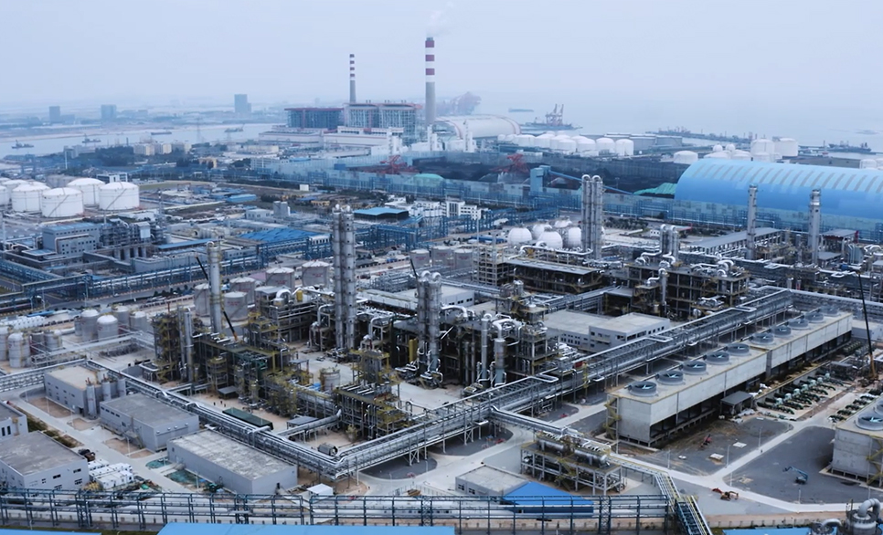 从数据孤岛到智能协同易世博技术以工业AI赋能广西华谊打造千亿级石化产业标杆