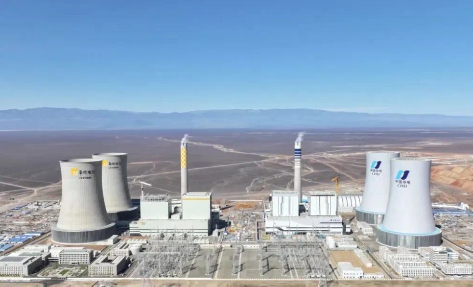 戈壁极境崛起智慧能源枢纽：易世博技术助力 